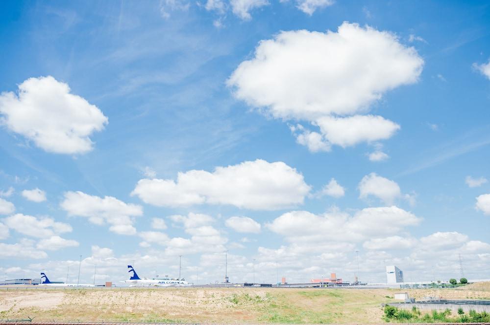 Dc Hotel Charleroi Airport Eksteriør bilde